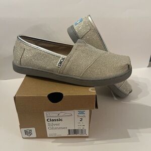 Toms Youth Classic Slip-On in Silver Glitter